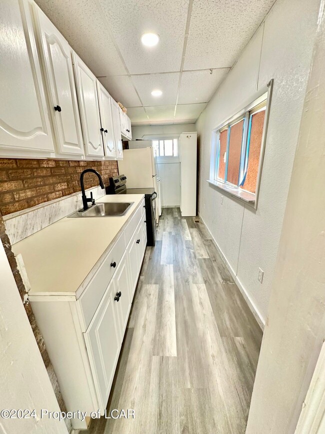 Kitchen - 333 Exeter Ave