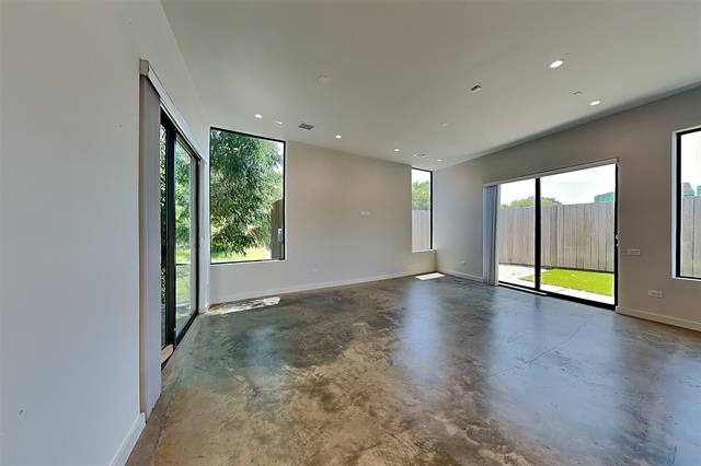 Building Photo - 906 Blackland Ct