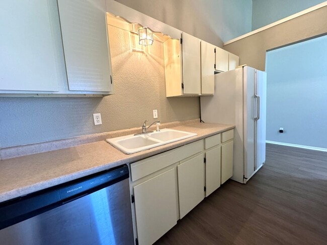 Building Photo - 39th Place Duplex