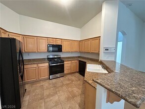 Building Photo - 645 Beresford Ave