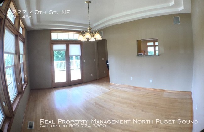 Building Photo - 6727 40th St NE