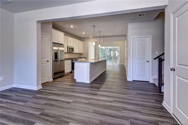 Building Photo - 4090 Isaac Cir