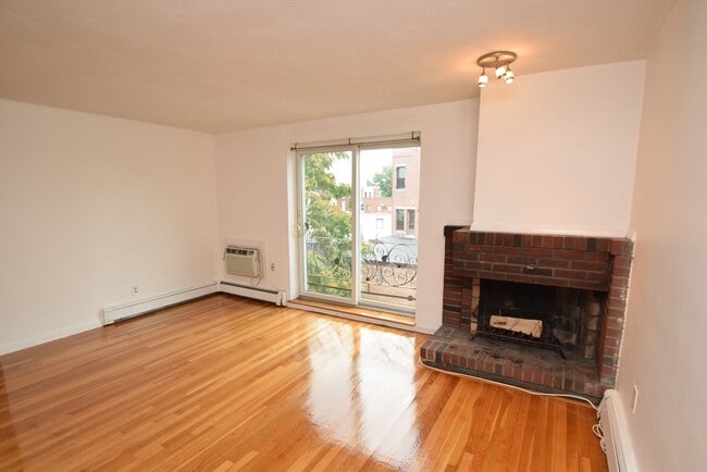 Building Photo - 135 Inman St