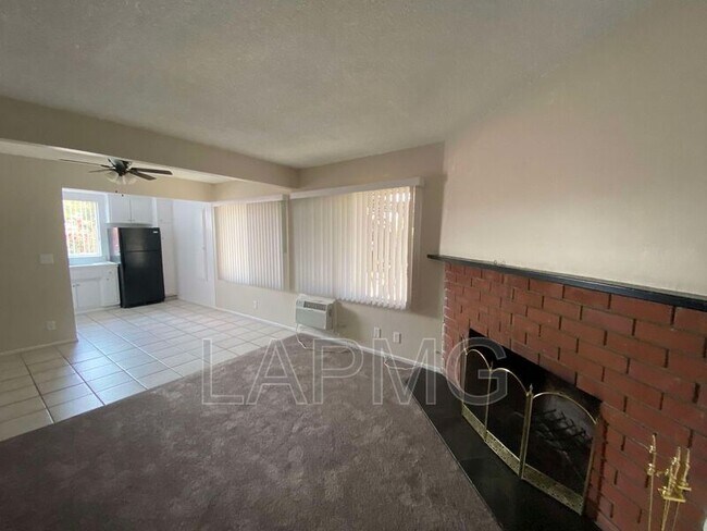 Foto del edificio - 5230 Vesper Ave