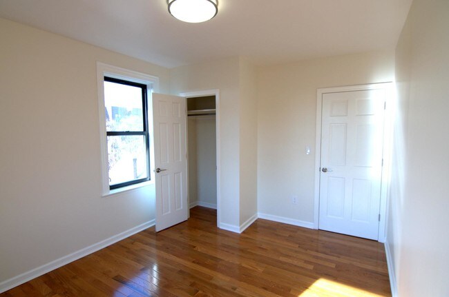 Foto del edificio - 4145 52nd St