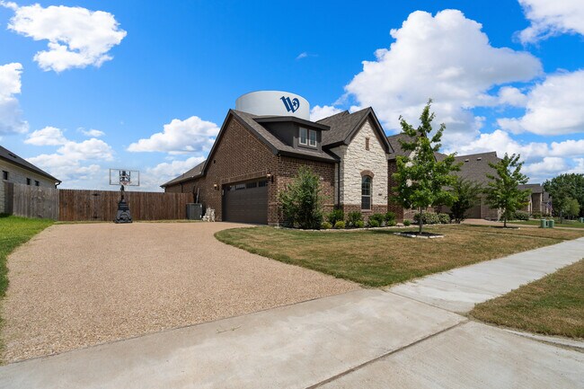 Building Photo - 2308 Paddington Way