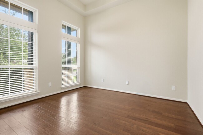 Foto del edificio - 22943 Dale River Rd