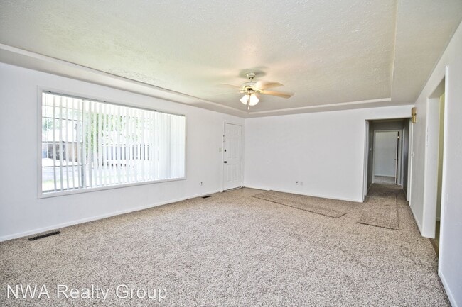 Building Photo - 3 br, 1.5 bath House - 304 NW 4th Street