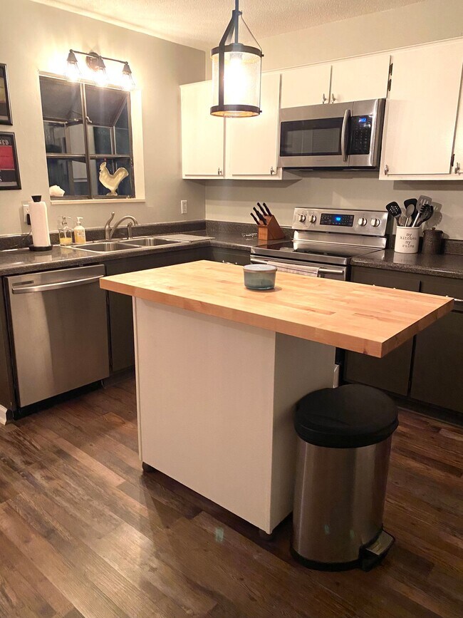 Foto del edificio - 216 Cobblestone Dr