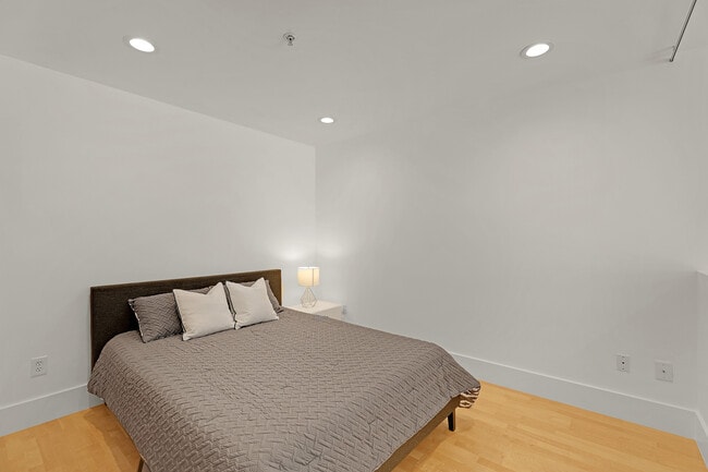 Building Photo - 249 Shipley St
