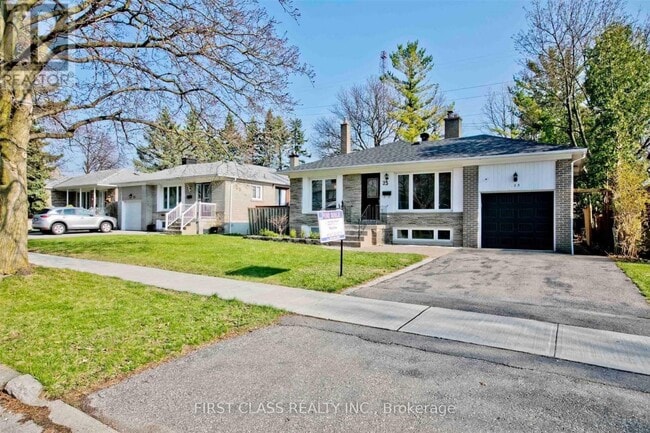 Building Photo - 25 Summerside Crescent