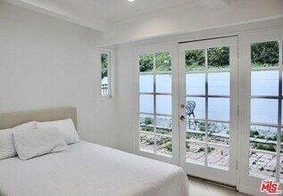 Building Photo - 1265 Bienveneda Ave