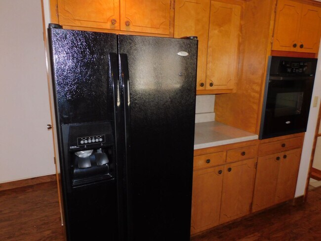 Building Photo - 3 Bedrooms, 2 baths, near schools and shopping