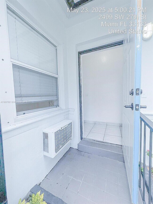 Foto del edificio - 2499 SW 27th St