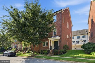 Building Photo - 8921 Amelung St