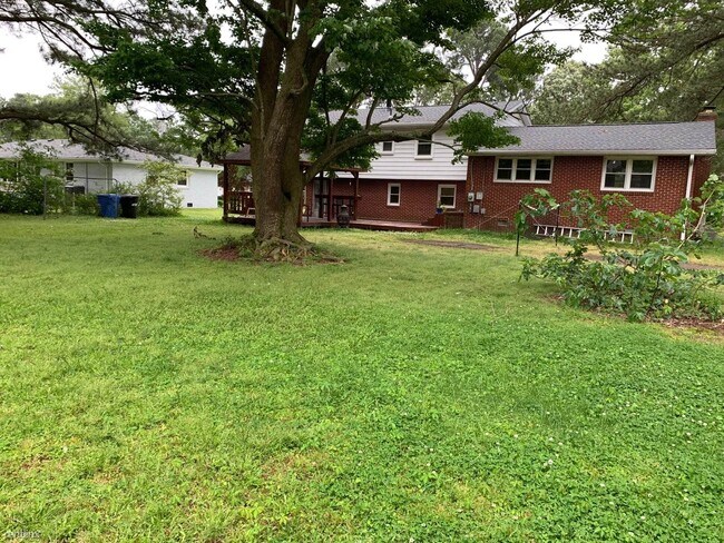 Foto del edificio - 4 br, 2.5 bath House - 4720 Fairway Ave