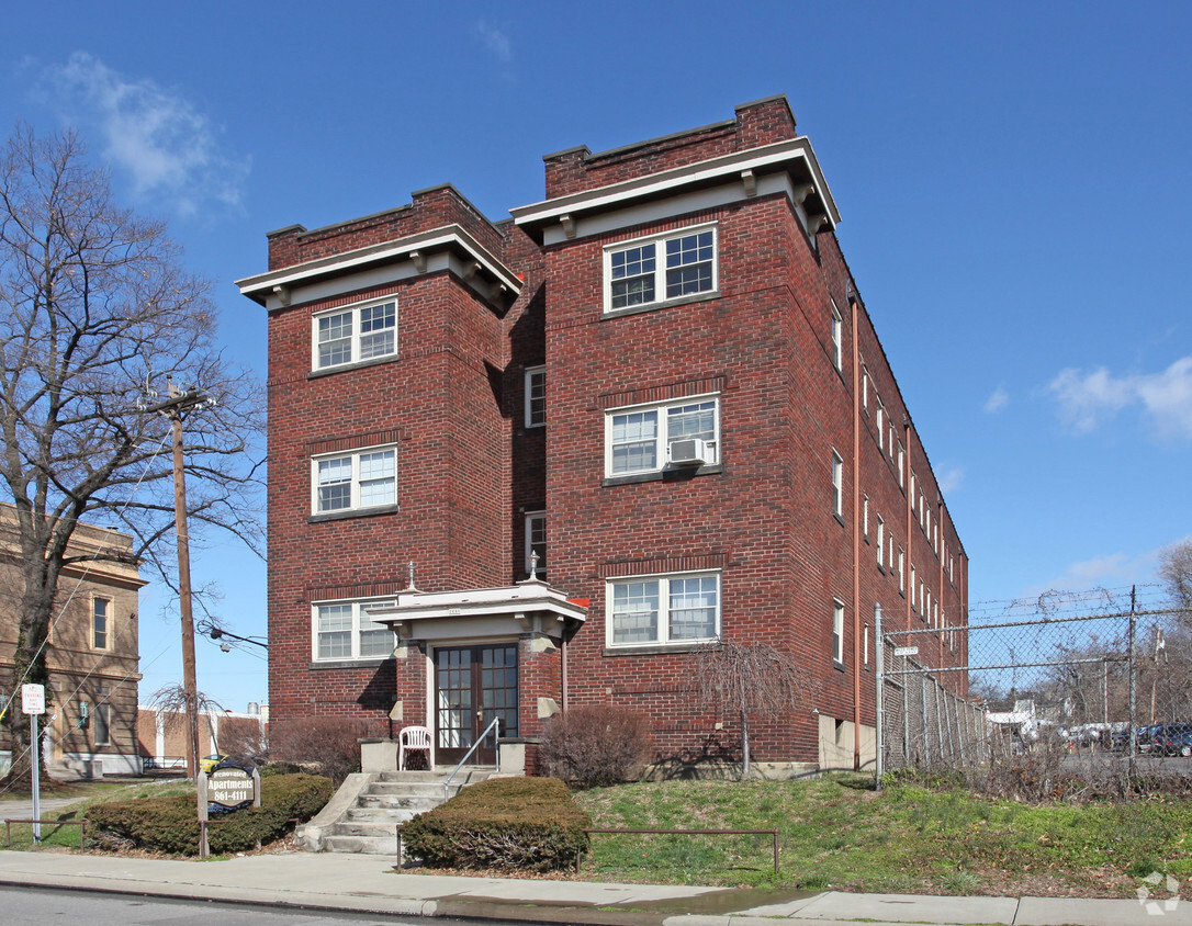 Primary Photo - 2240 Norwood Ave