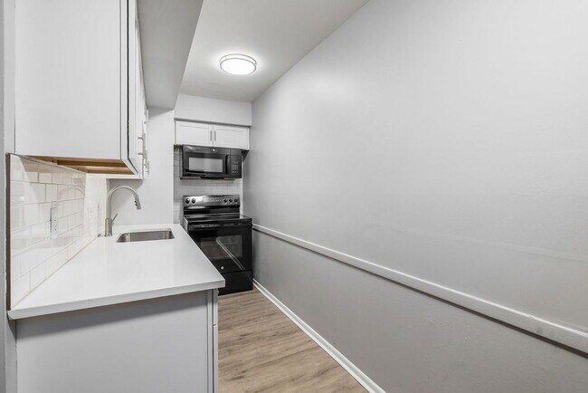 Foto del edificio - 558 Riverview Dr