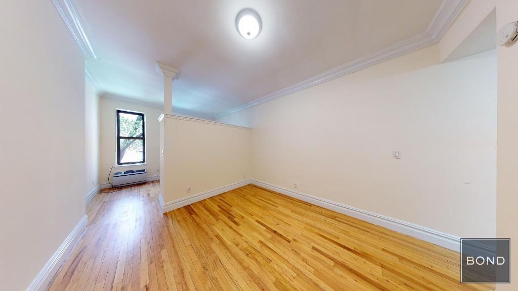 Foto principal - 523 E 85th St