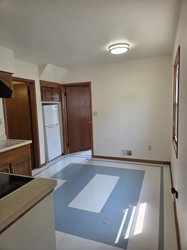 Building Photo - 2206 S 56th St