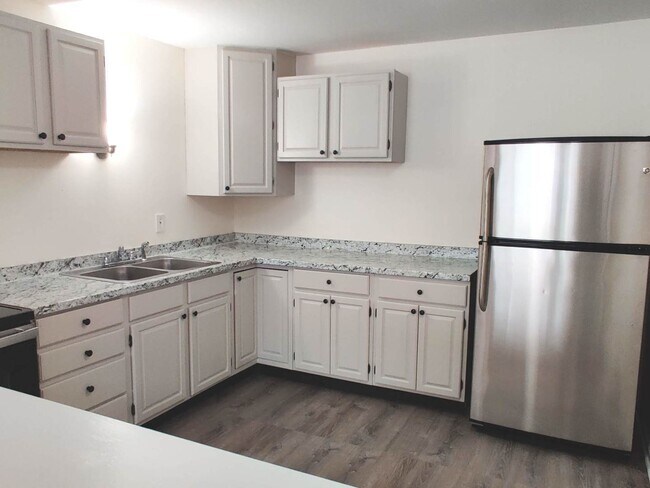 Building Photo - 205 Marian Pkwy