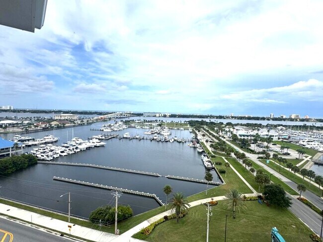 Foto del edificio - Stunning Penthouse with Amazing Views!