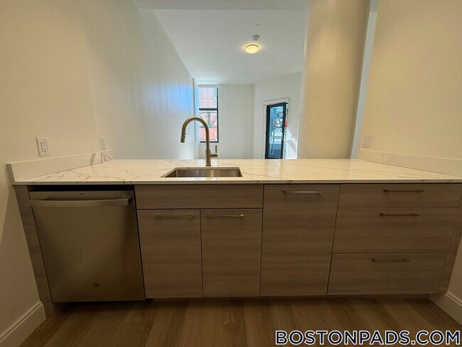 Foto del edificio - 1079 Commonwealth Ave