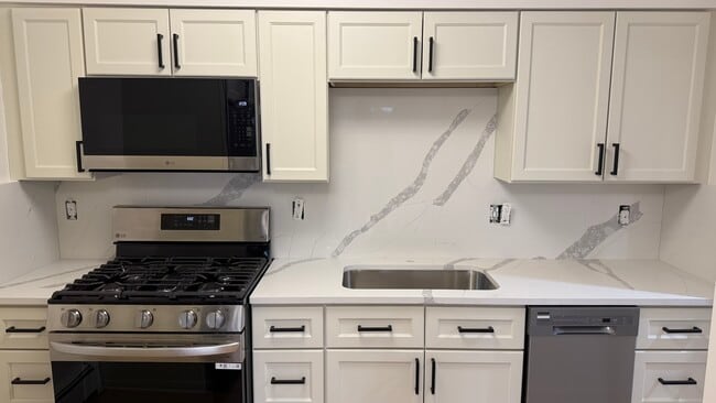Kitchen quartz counter tops - 1653 Cass Lake Rd