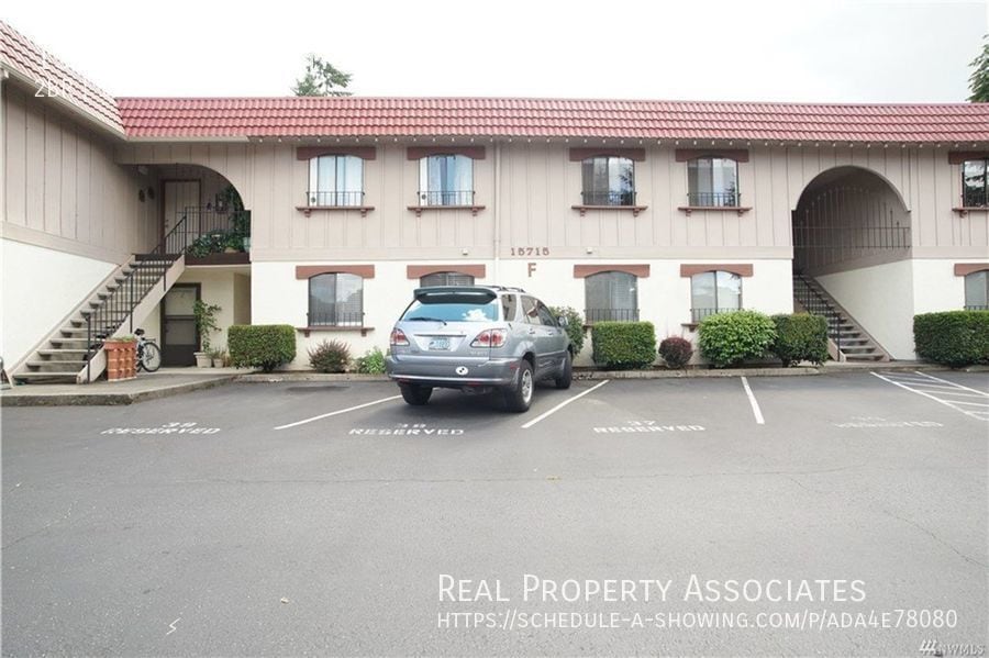 15715 NE 18th St Unit F1, Bellevue, WA 98008 Room for Rent in