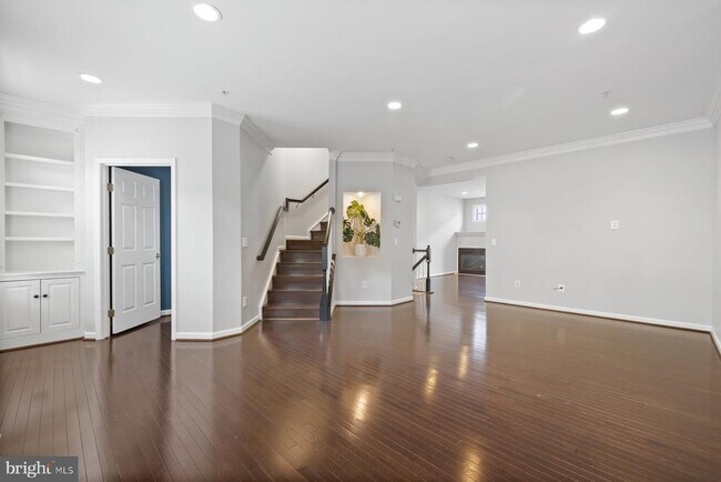 Foto del edificio - 713 Norfolk Ln
