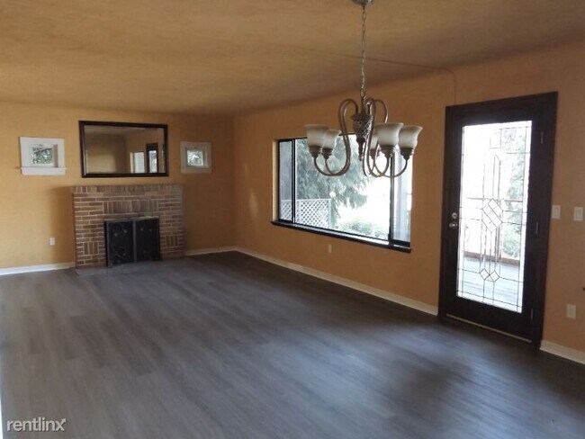Foto del edificio - 4 br, 2 bath House - 1228 NW Drift Ln