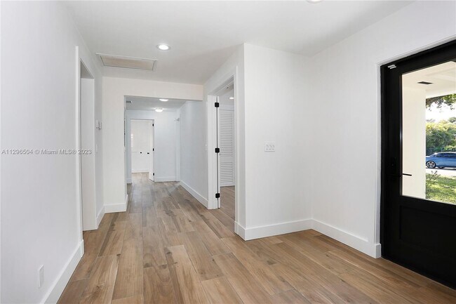 Building Photo - 13225 SW 71st Ave
