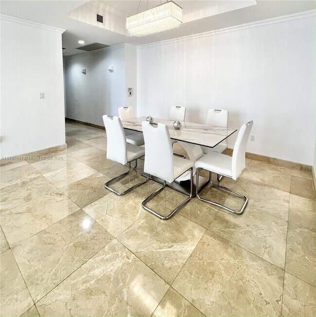 Building Photo - 15901 Collins Ave