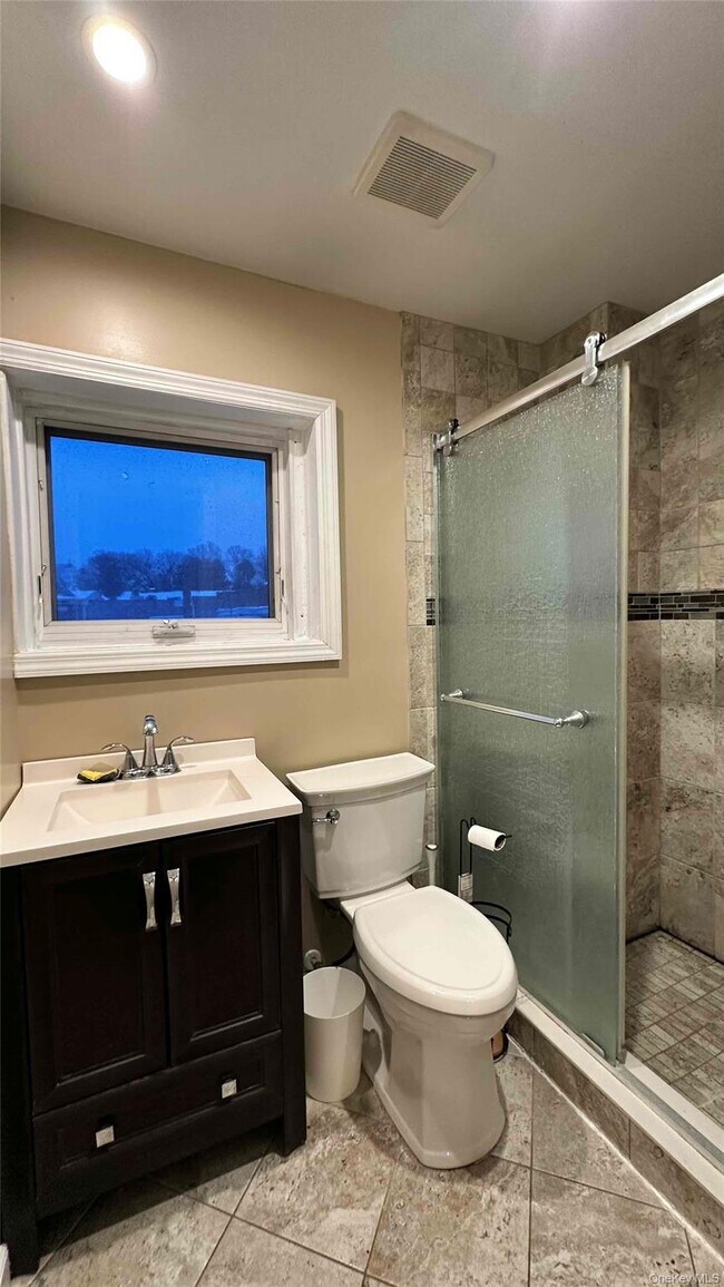 Foto del edificio - 320 New York Ave