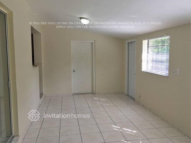 Foto del edificio - 1120 NE 160th St