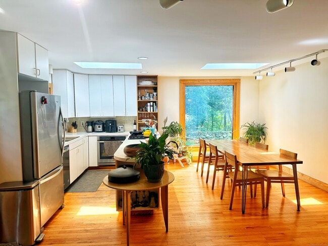Building Photo - 205 Pequot Trail