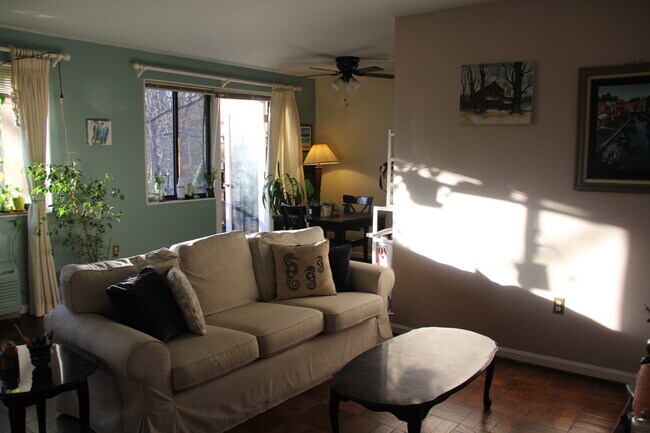 Building Photo - 4114 Davis Pl NW