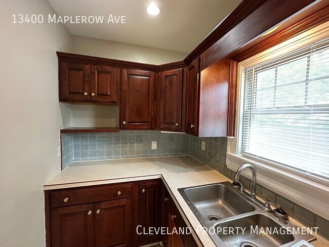 Building Photo - Charming 3-Bedroom Home
