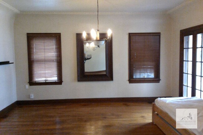 Foto del edificio - Beautiful 3 Bedroom home located in the Hi...