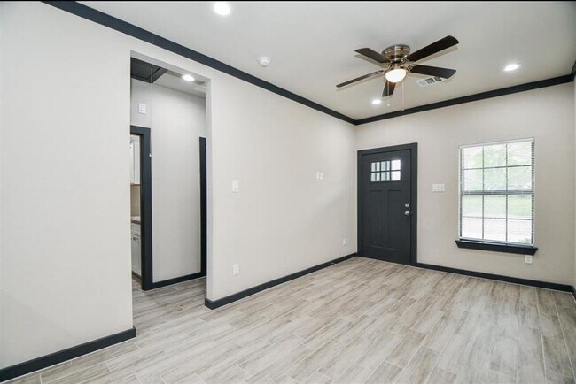 Foto del edificio - 7802 Dandy St