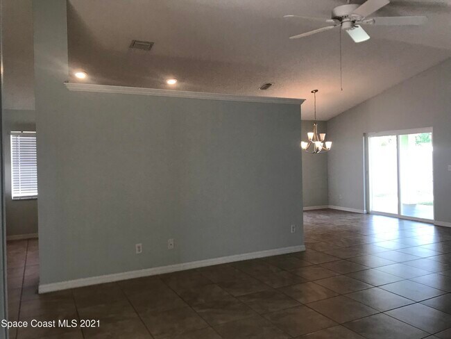 Building Photo - 3006 Alice St