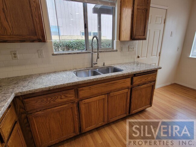 Foto del edificio - Unique 2 Bedroom Unit Available Now!
