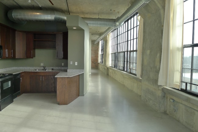 Building Photo - 41 Burroughs St