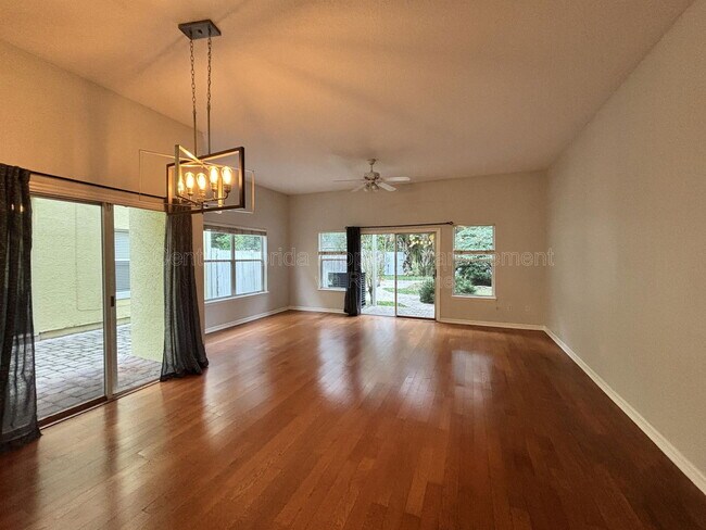 Foto del edificio - 1625 Park Lake St