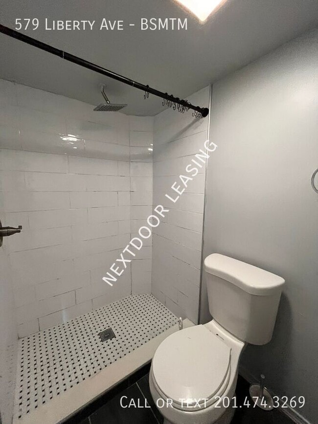 Building Photo - 579 Liberty Ave