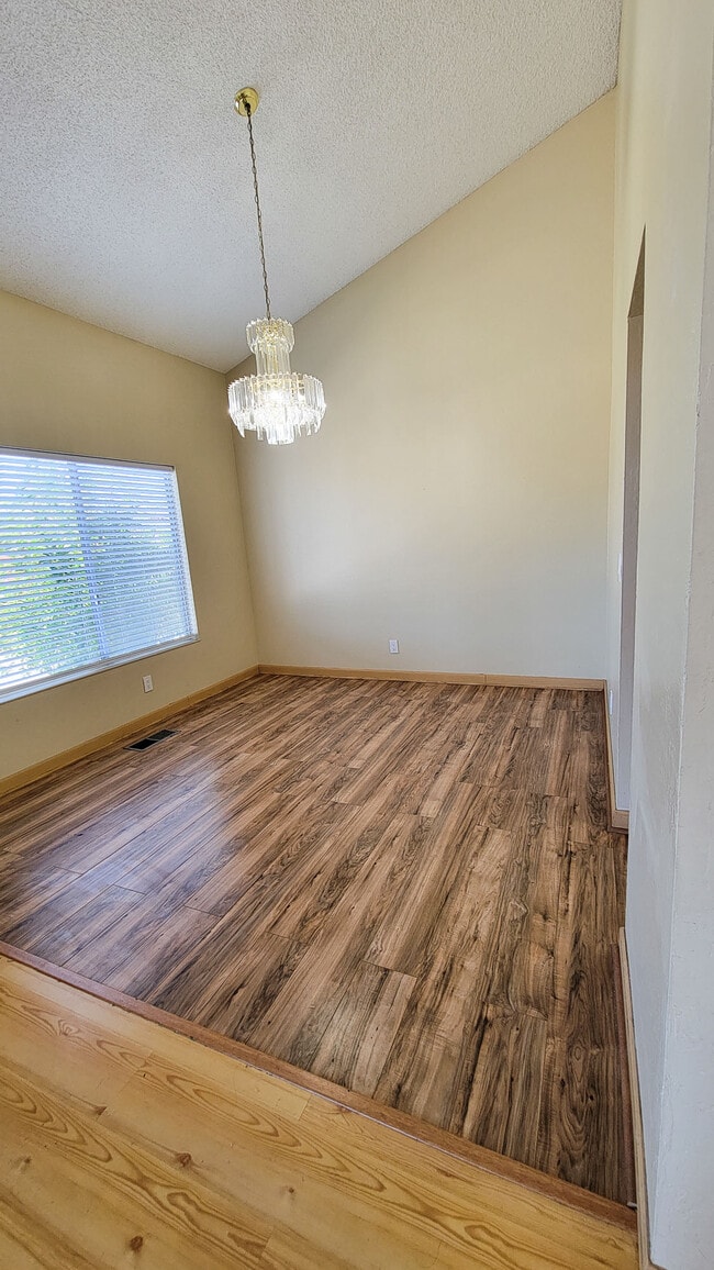 Dinning Room - 203 Oriole Ct