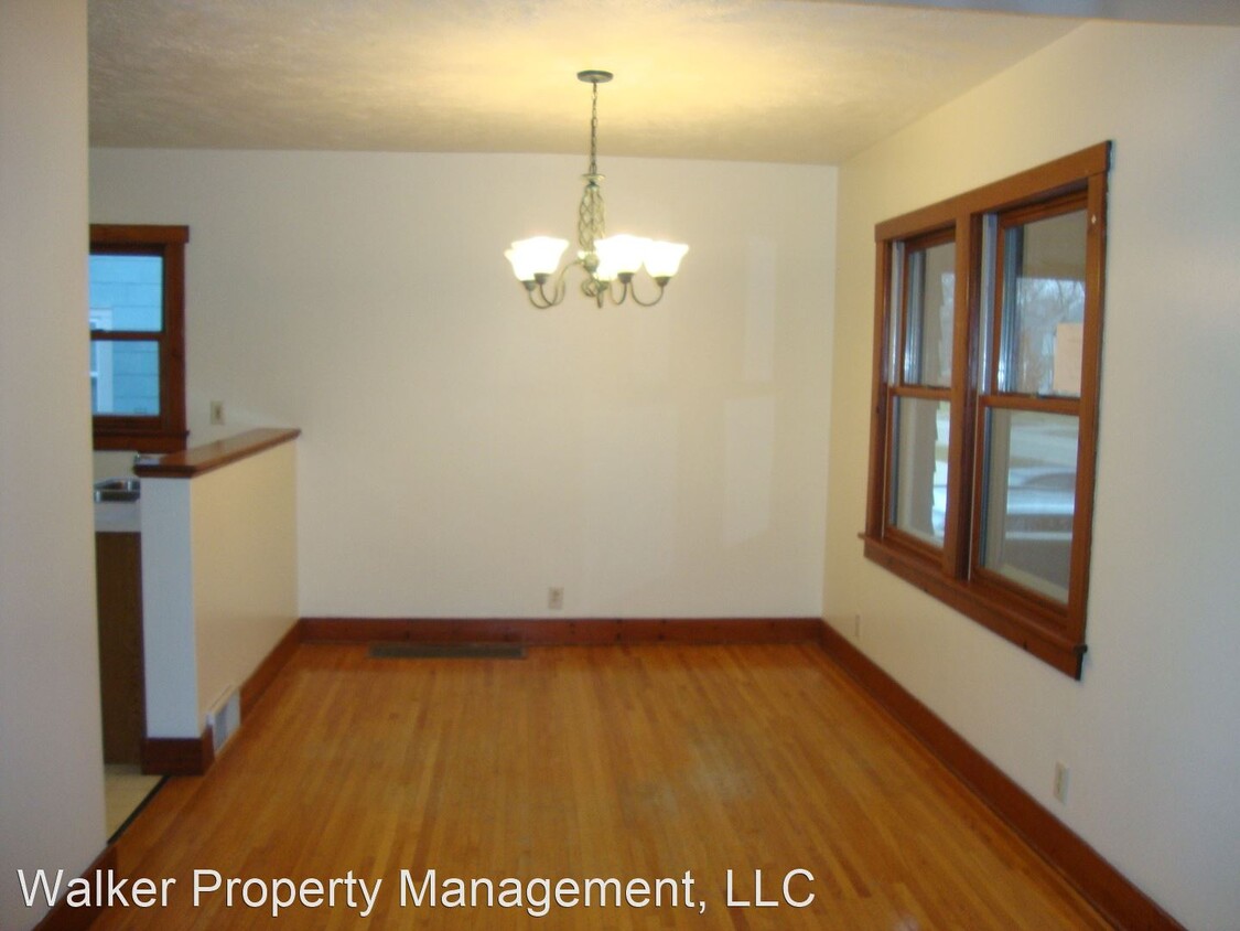 Primary Photo - 4 br, 2 bath House - 1128 W. State Street