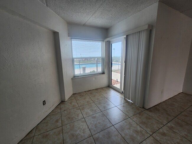 Foto del edificio - 2730 Ocean Shore Blvd