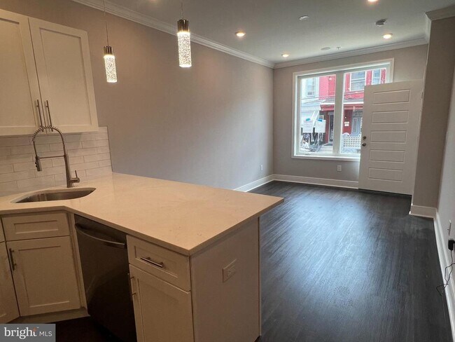 Foto del edificio - 5239 Chancellor St