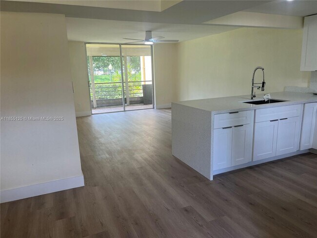 Foto del edificio - 3490 Foxcroft Rd